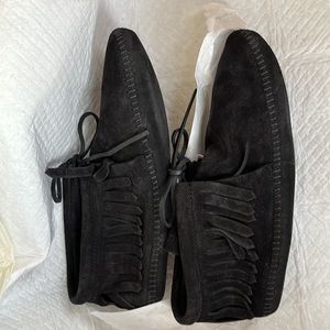 Minnetonka Moccasins Women Fringe Boots in Black